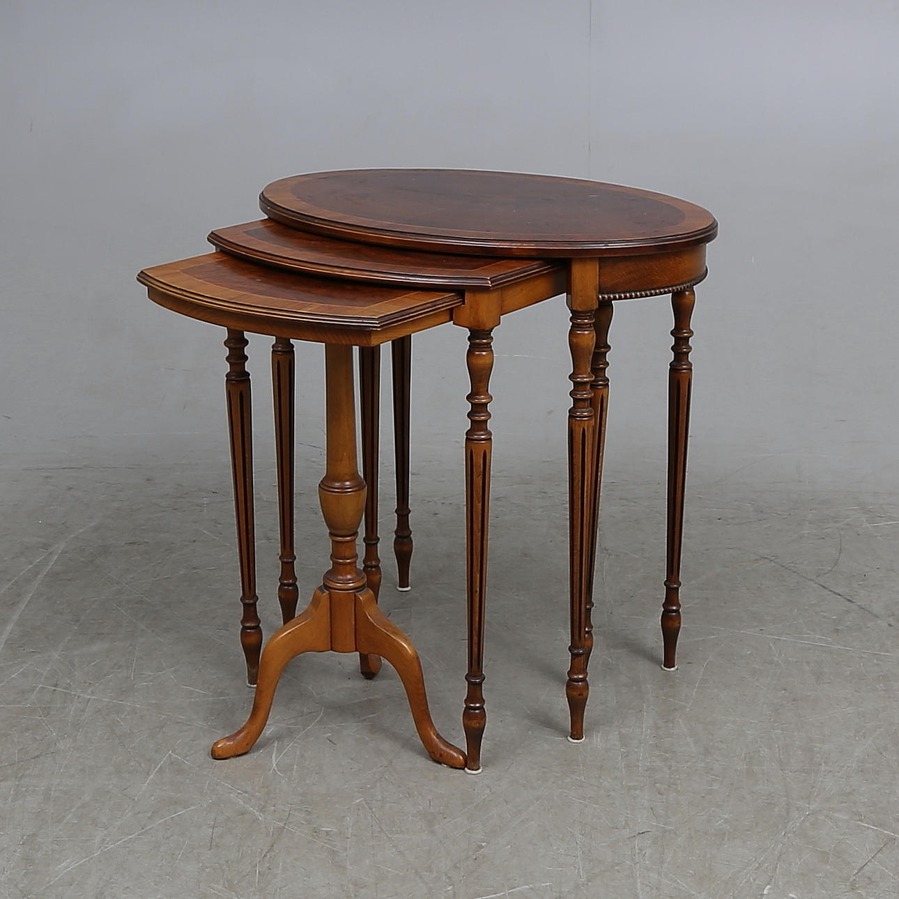 SATSBORD, 3 delar, Louis XVI-stil, 1900-tal.