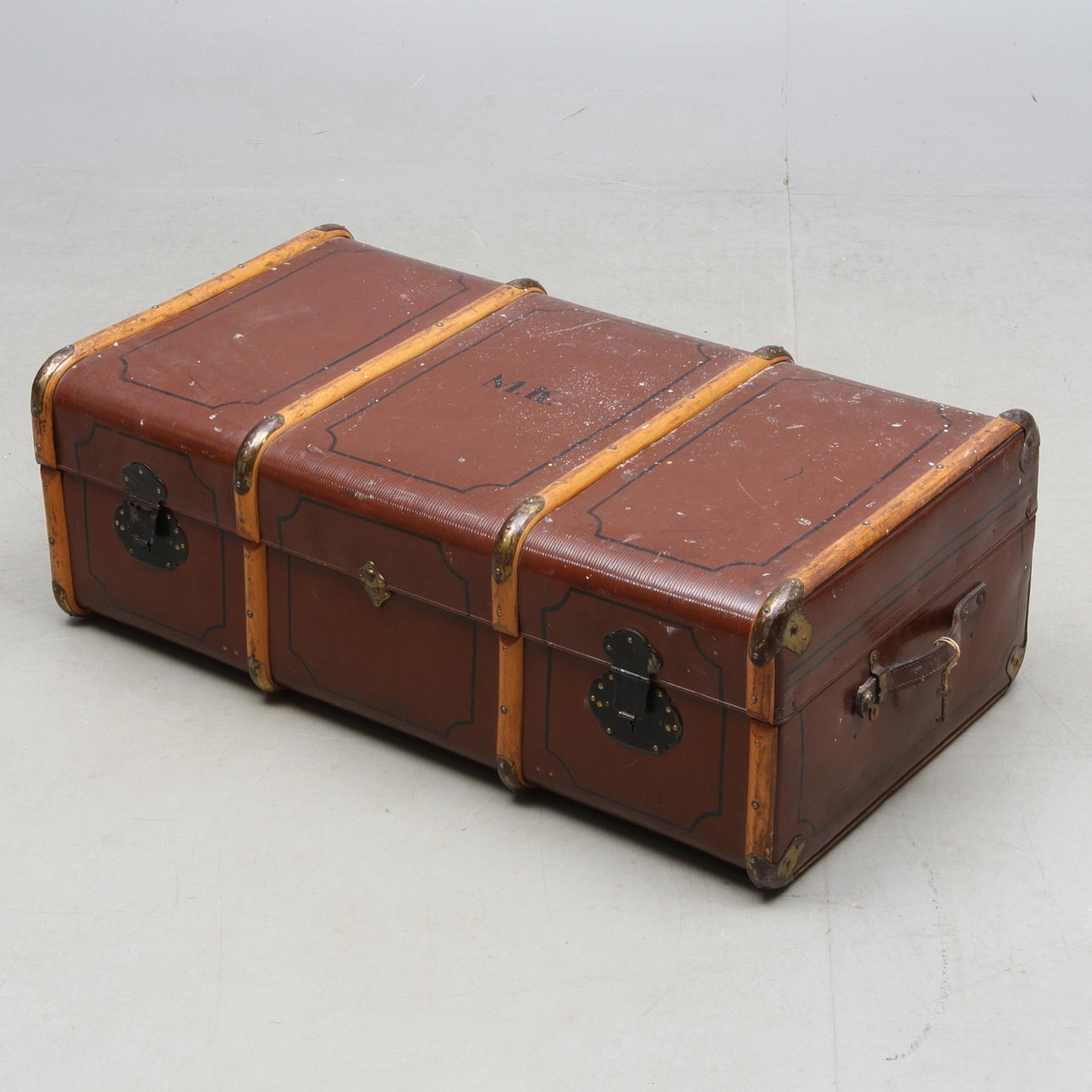 KOFFERT, 1900-talets första hälft.