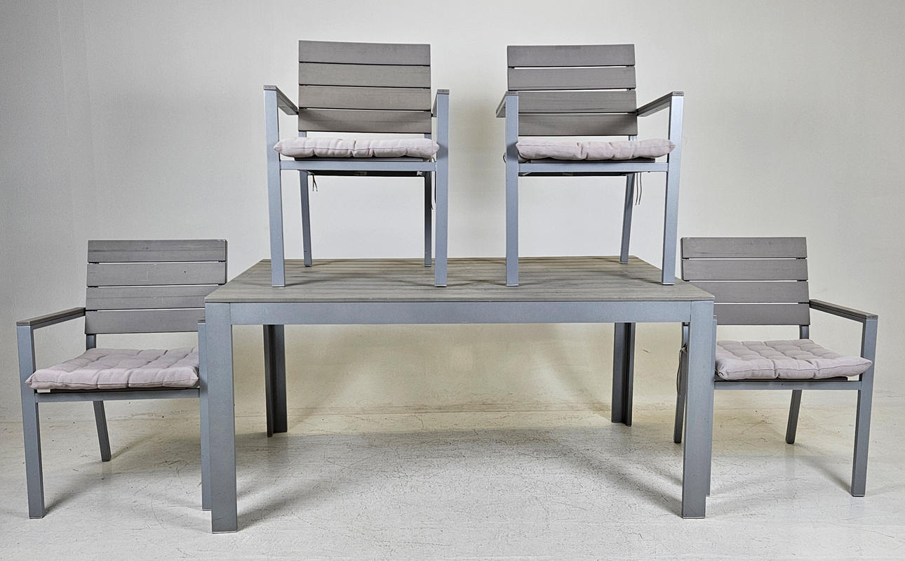 A 5-piece garden group, IKEA.