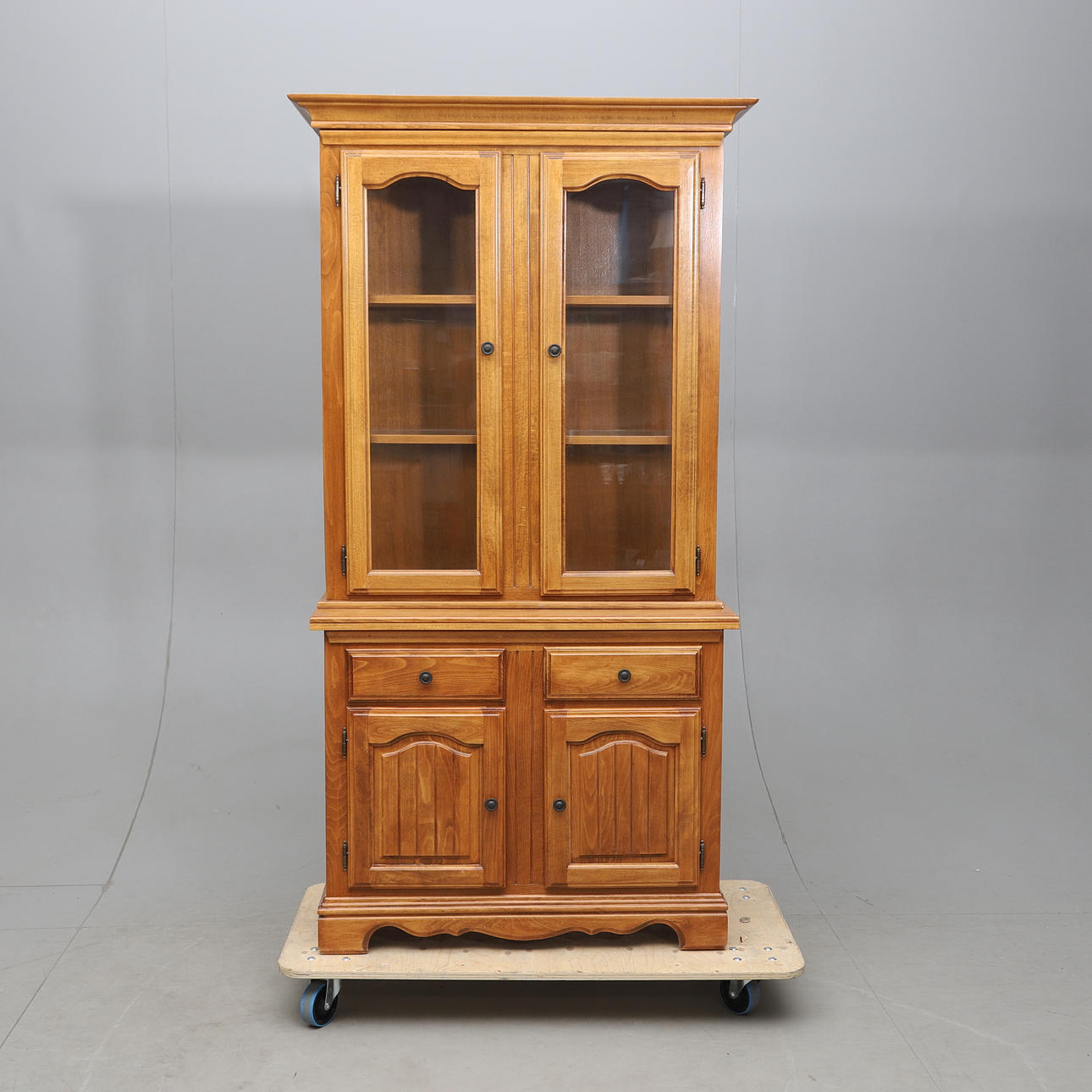 VITRINSKÅP, 1900-talets andra hälft.