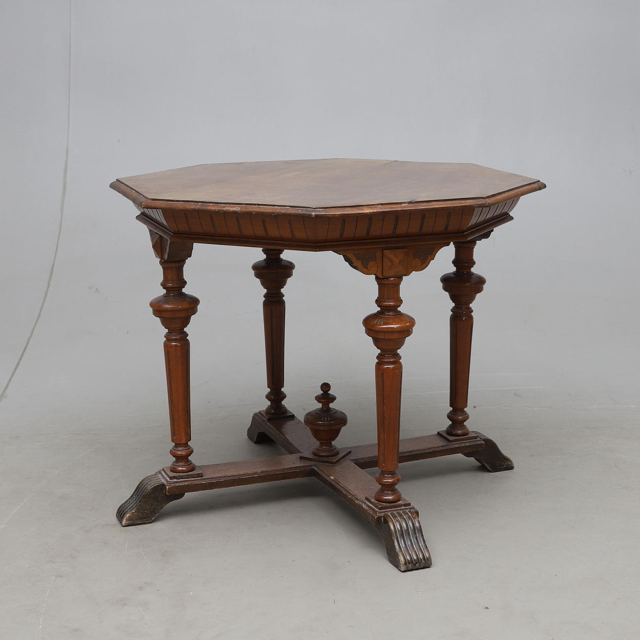 A Neo-Renaissance table, 18th/20th century.