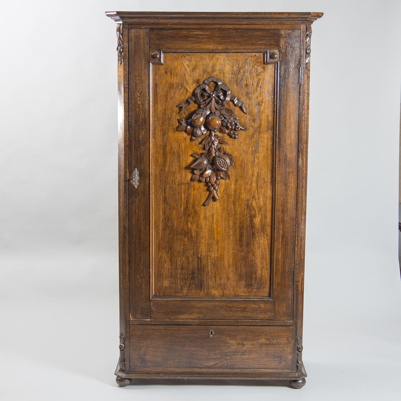 SKÅP, ek, sekelskiftet 1800-1900.