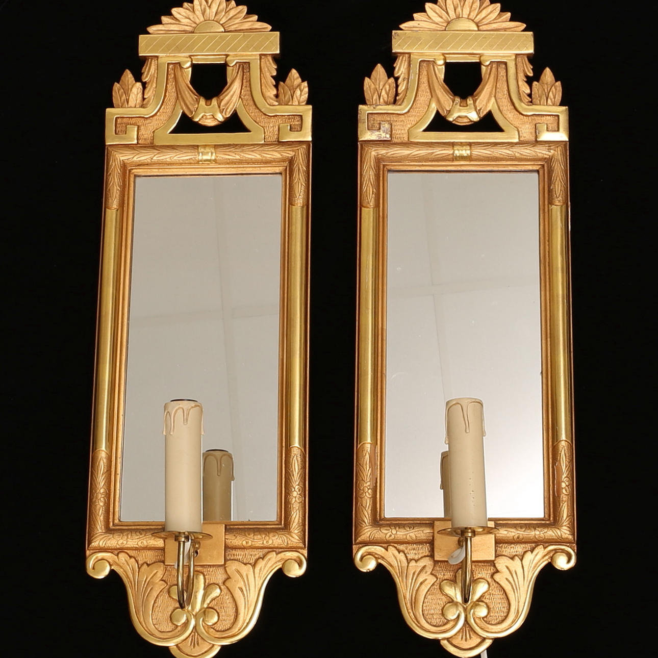 SPEGELLAMPETTER, ett par, bronserade och förgyllda, märkta C.A.C, Gnesta 1934.