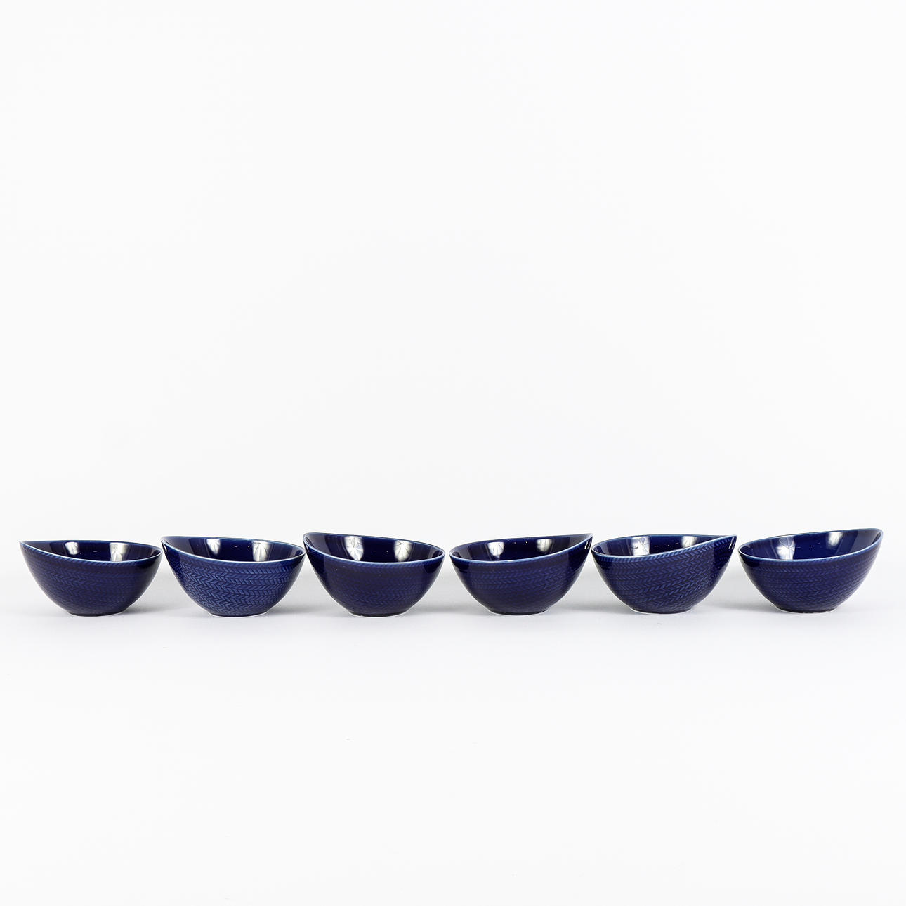 HERTHA BENGTSON. Skålar, 6 stycken, Rörstrand, Blå Eld.