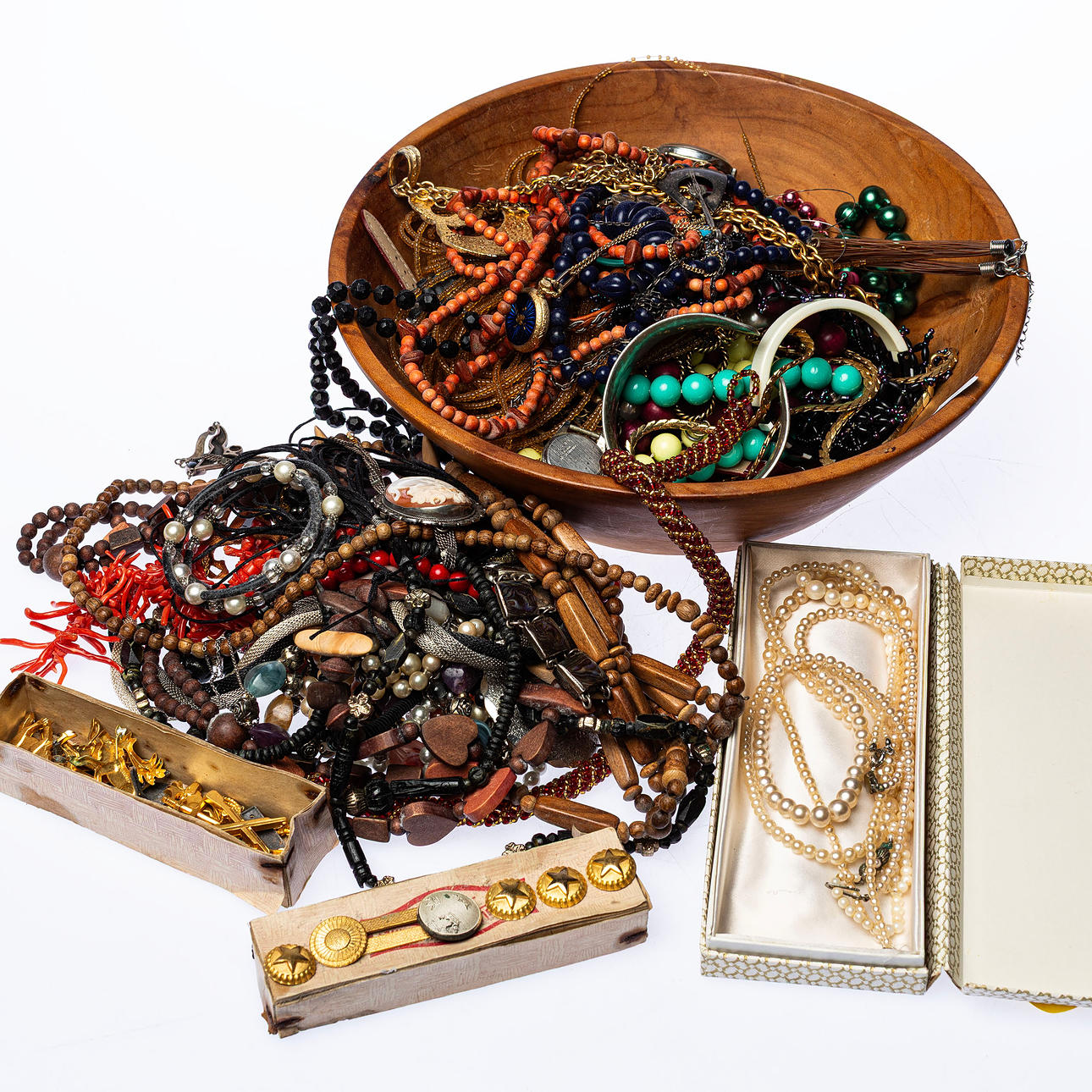 SMYCKEN / BIJOUTERIER, ett parti.