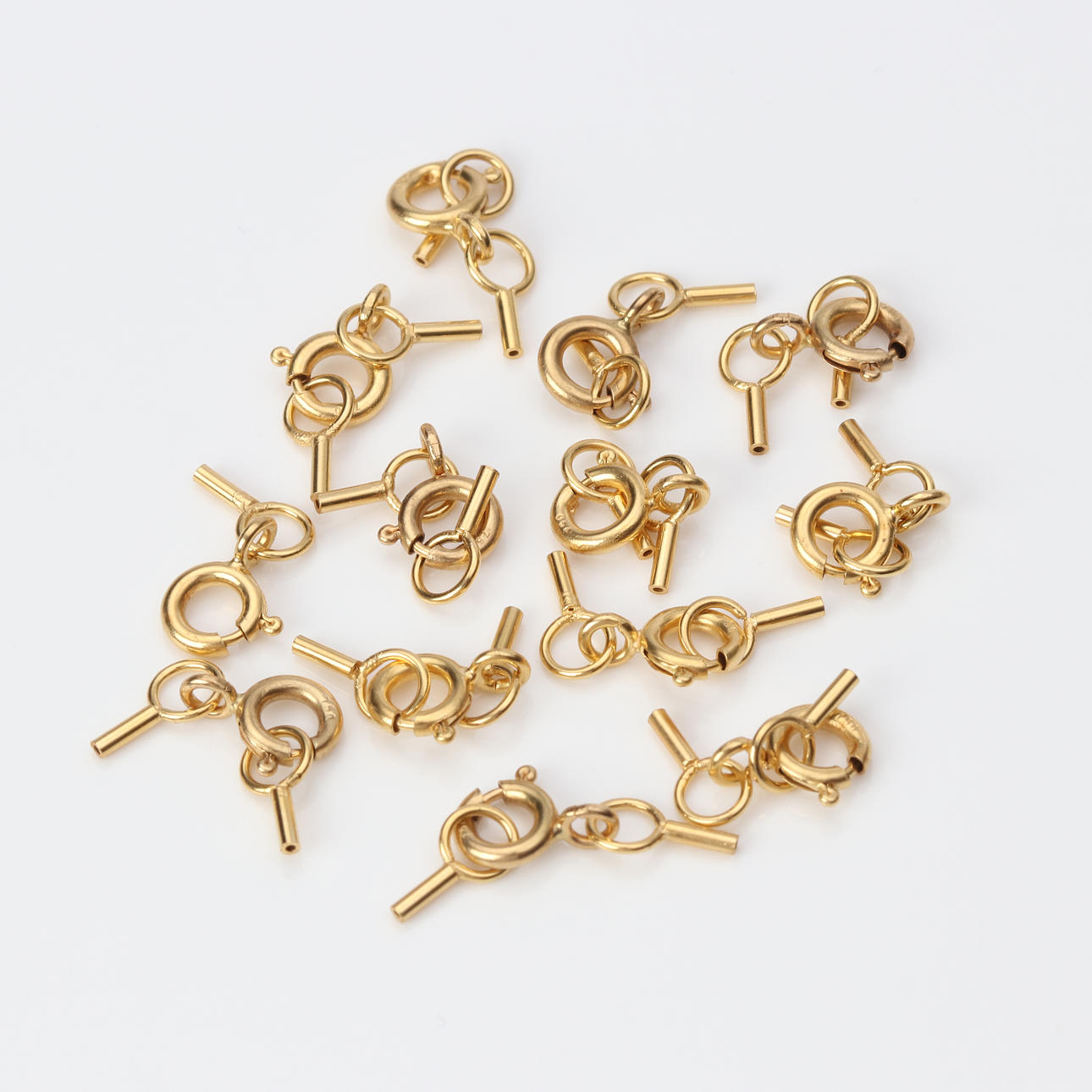 SPRINGRINGAR. 18k guld, vikt ca 6,4 gram.