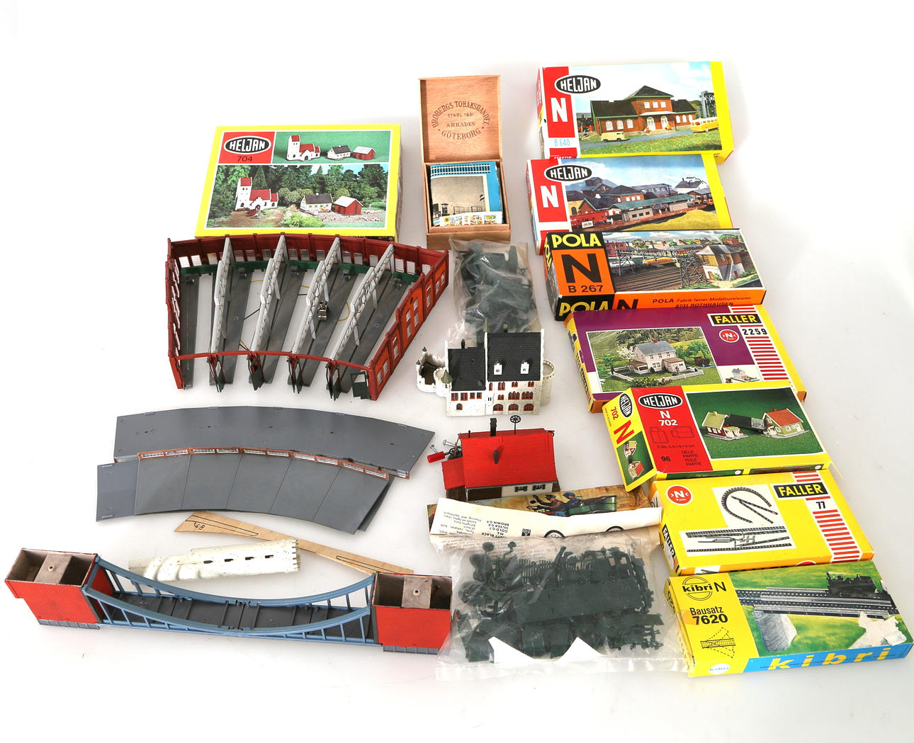 MODELLBYGGNADER, byggsatser.