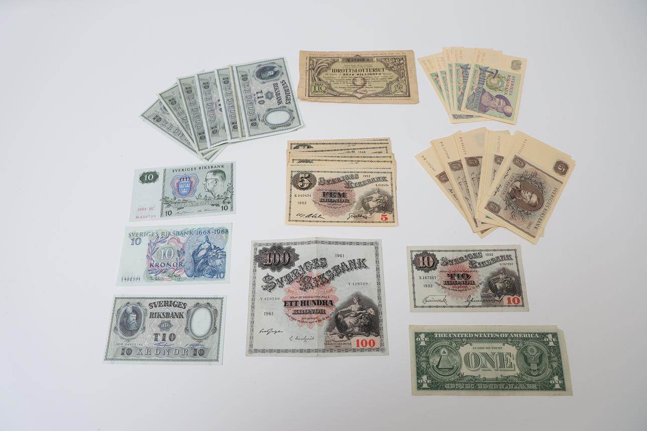 BATCH OF OLDER BANKNOTES, MOSTLY SWEDEN.