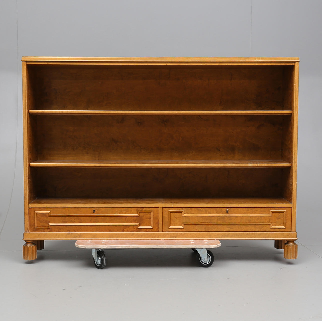 BOKHYLLA, 1900-talets första hälft.