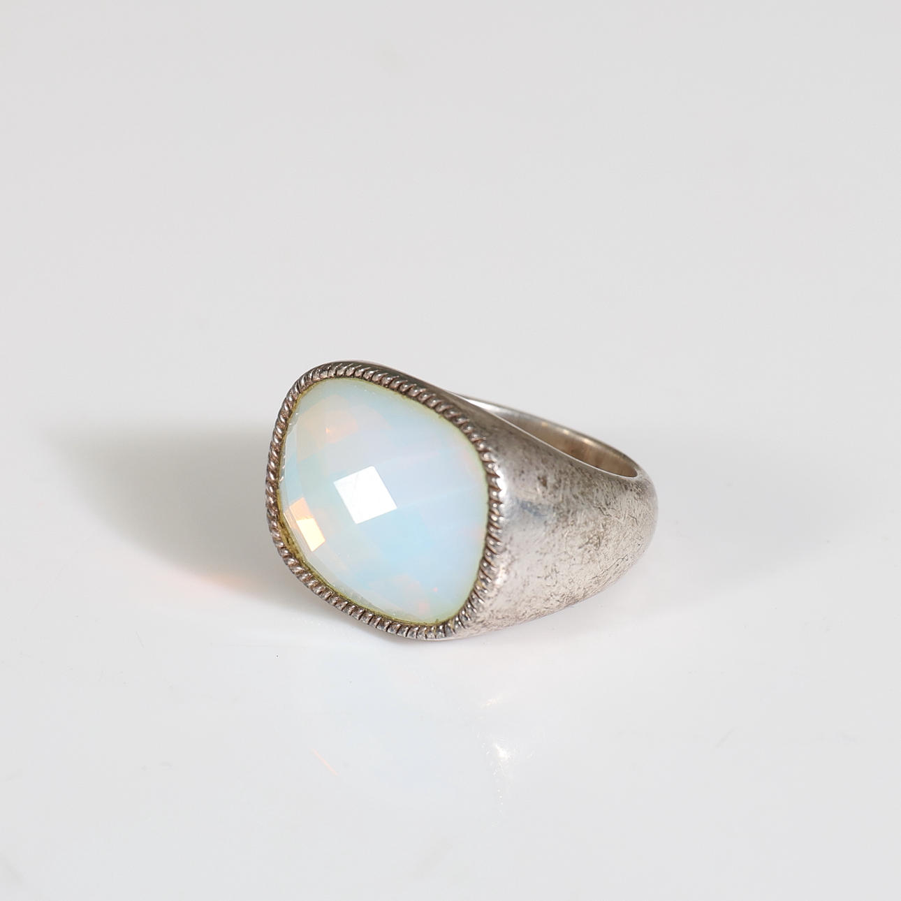 RING, sterling silver & moonstone. Total weight approx. 15.7 grams.