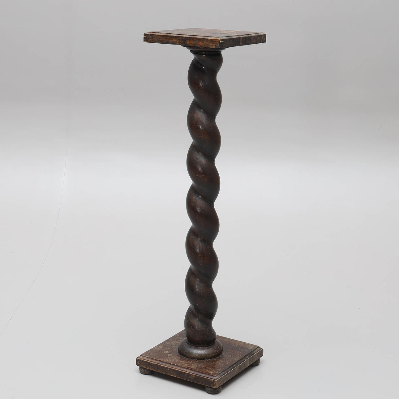 PIEDESTAL, trä, 1900-tal.