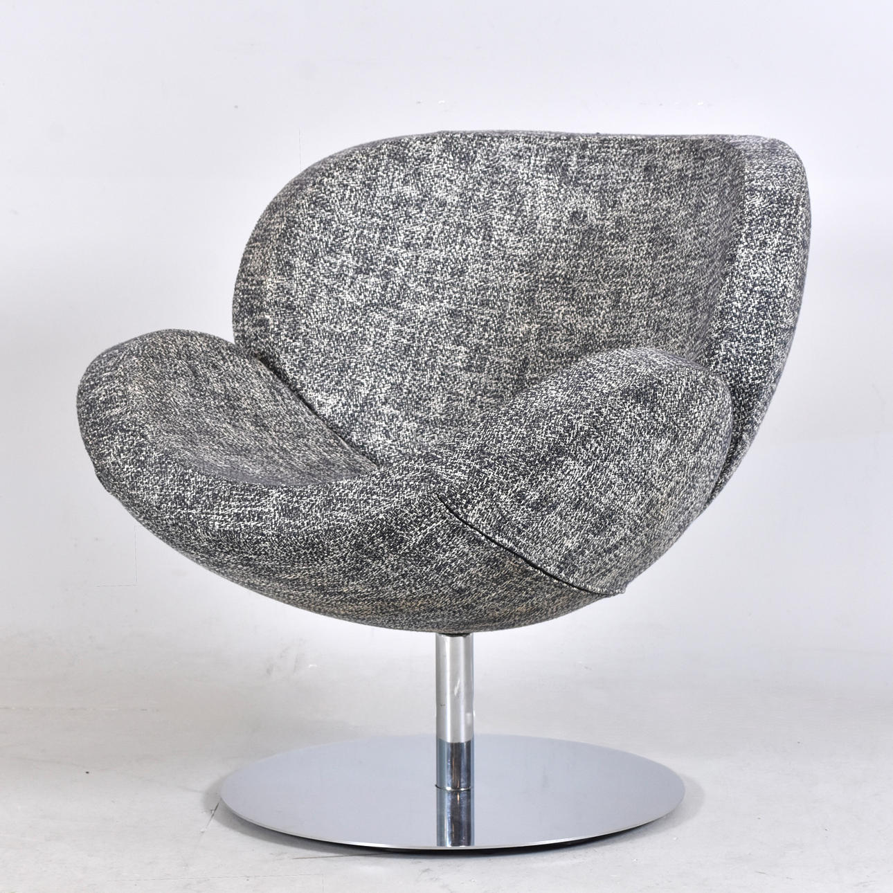 SPINNING ARMCHAIR, Bo concept, “Shelly”.