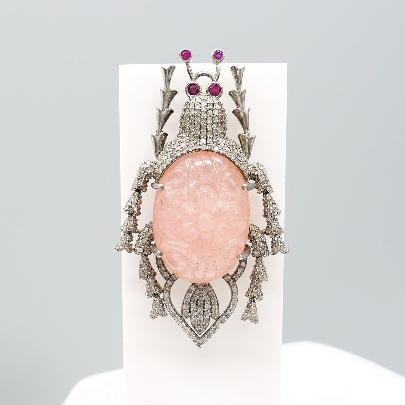 BEETLE BROOCH with carved morganite.