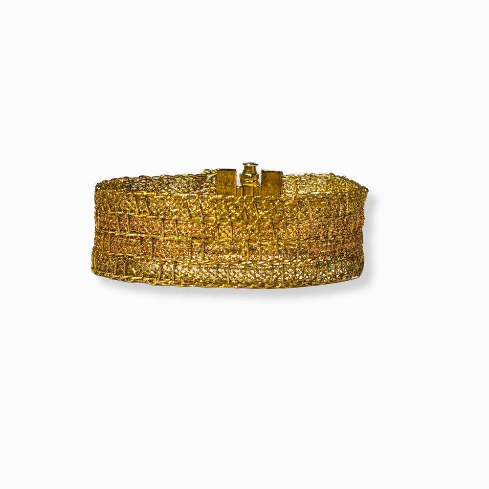 18 CARAT GOLD MESH BRACELET.