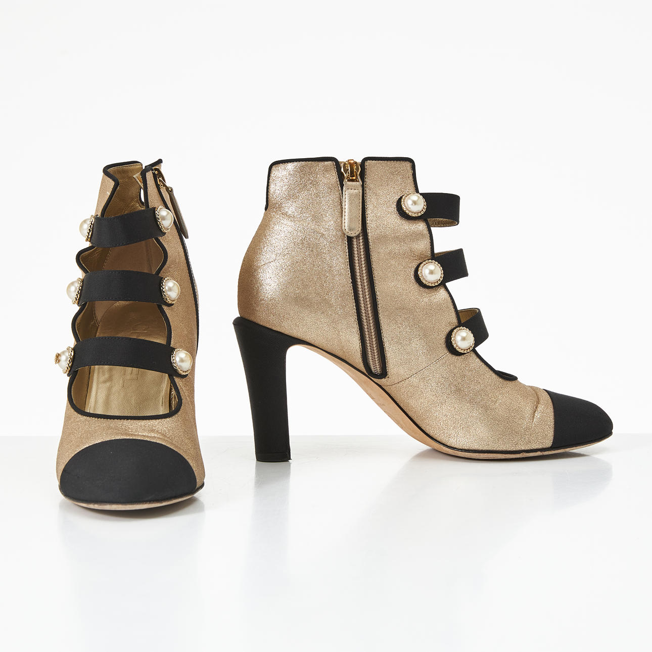 CHANEL. Ankle boots, size 37.