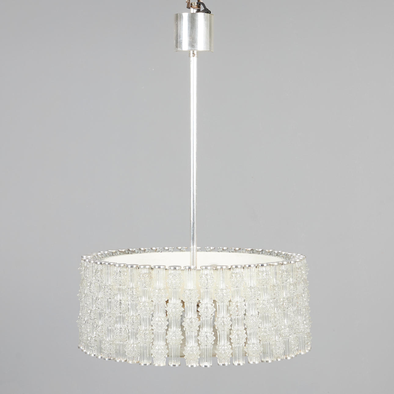 J.T. KALMAR. Kalmar, ljuskrona/taklampa, kristallglas, krom, metall, 1960-tal, Österrike.