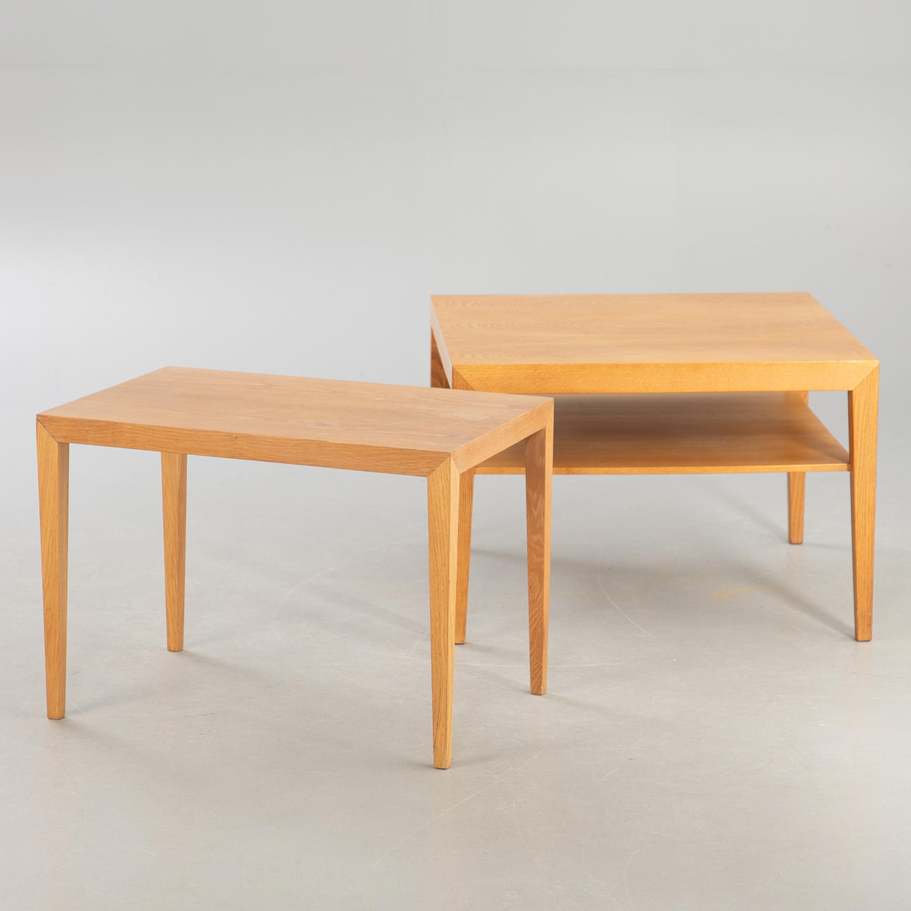 Severin Hansen, Haslev Møbelsnedkeri, square oak coffee table with shelf/side table (2).