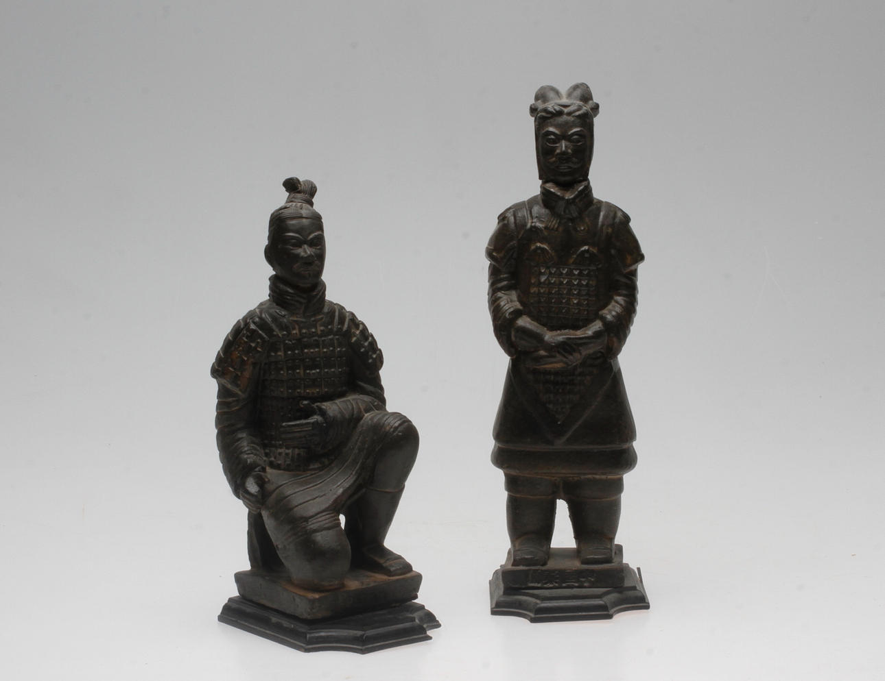 FIGURINER, 2 st, keramik, orientaliska.