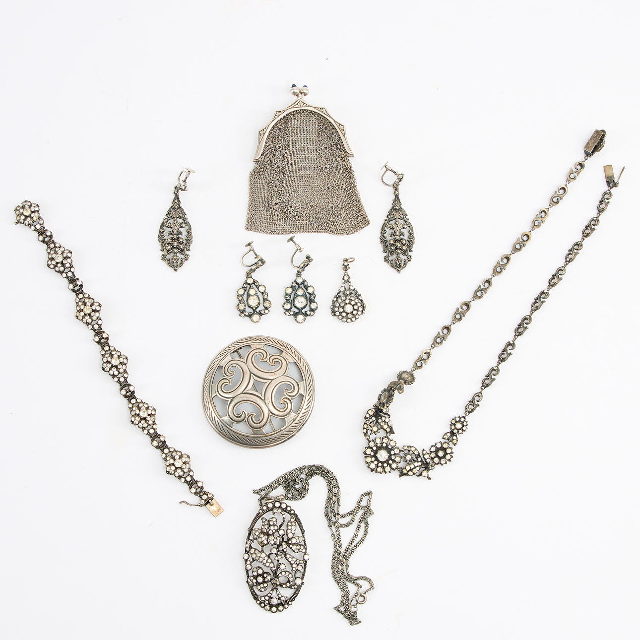 SMYCKEN, 7 delar, silver och paste, 1900-talets första hälft.