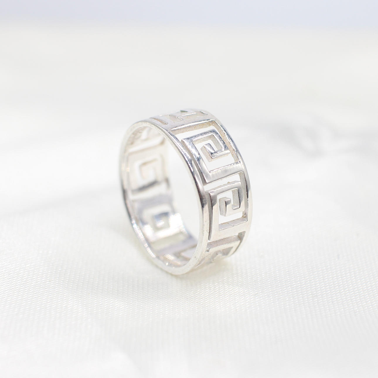 GRECO STYLE SILVER PATTERN RING.