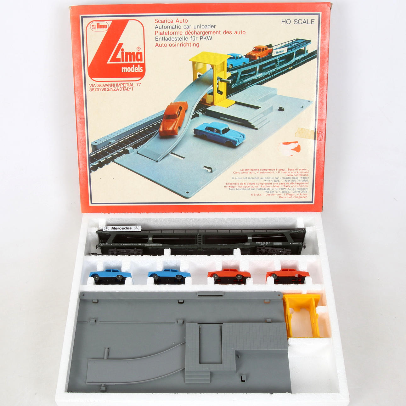 Car unloading platform, model 940 Mercedes, Lima, Italy.