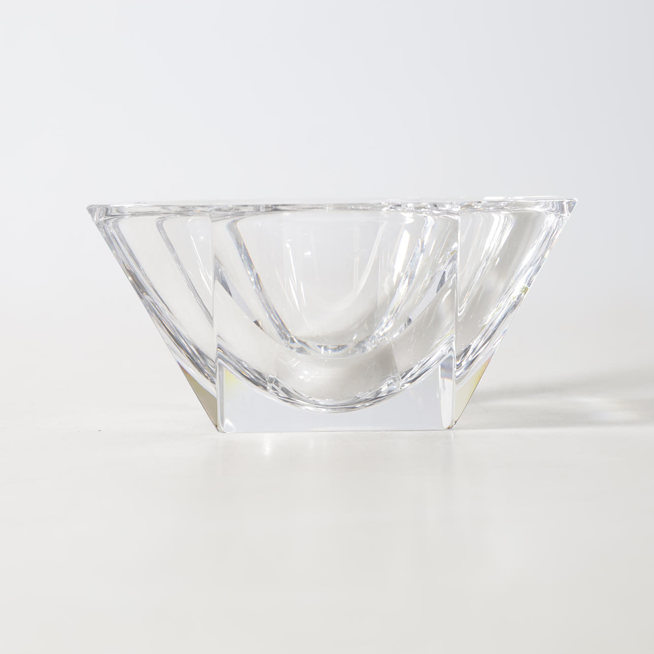 LARS HELLSTEN. Bowl, glass, Orrefors, signed.