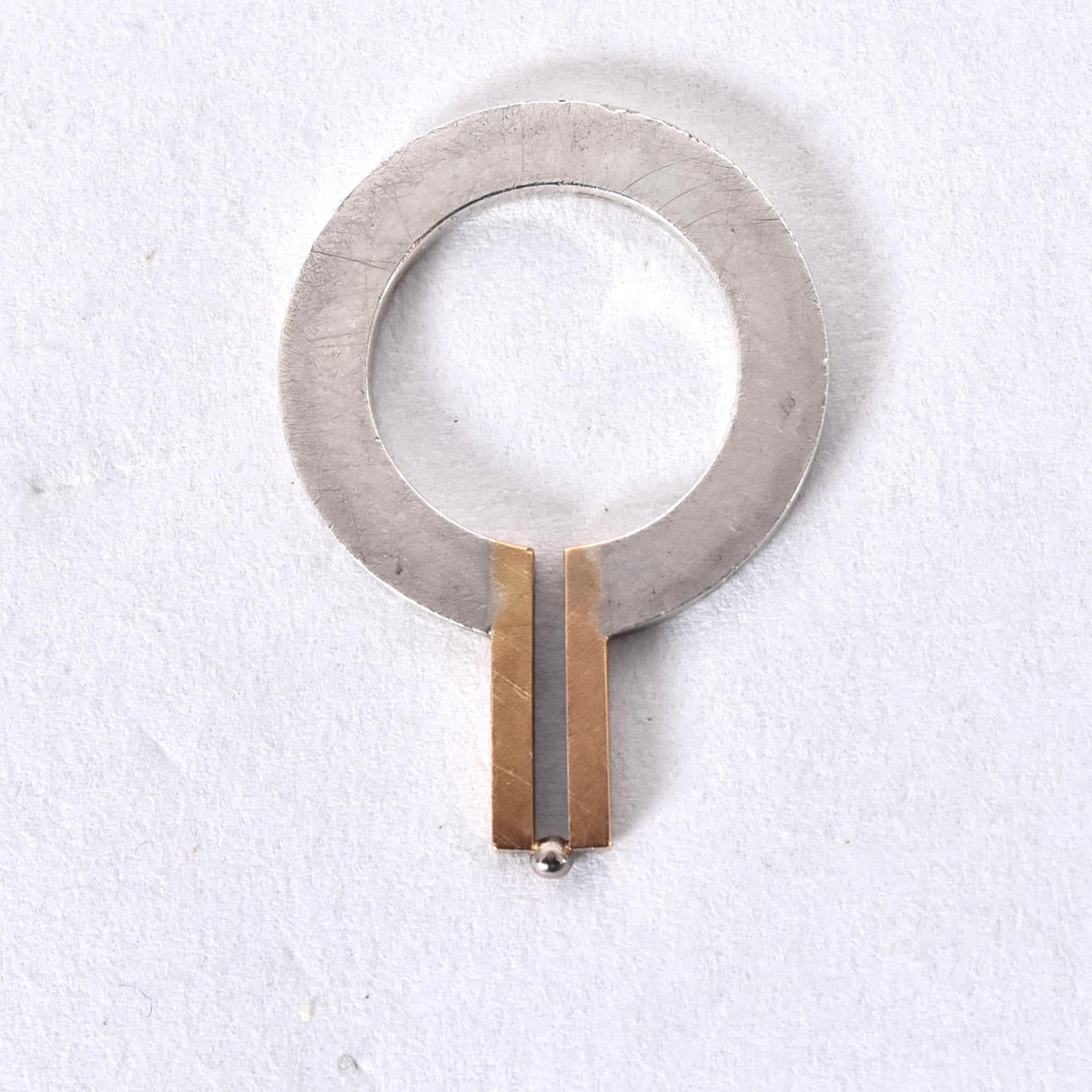 HÅKAN ORRLING. ring, sterlingsilver och 18 karat rödguld.