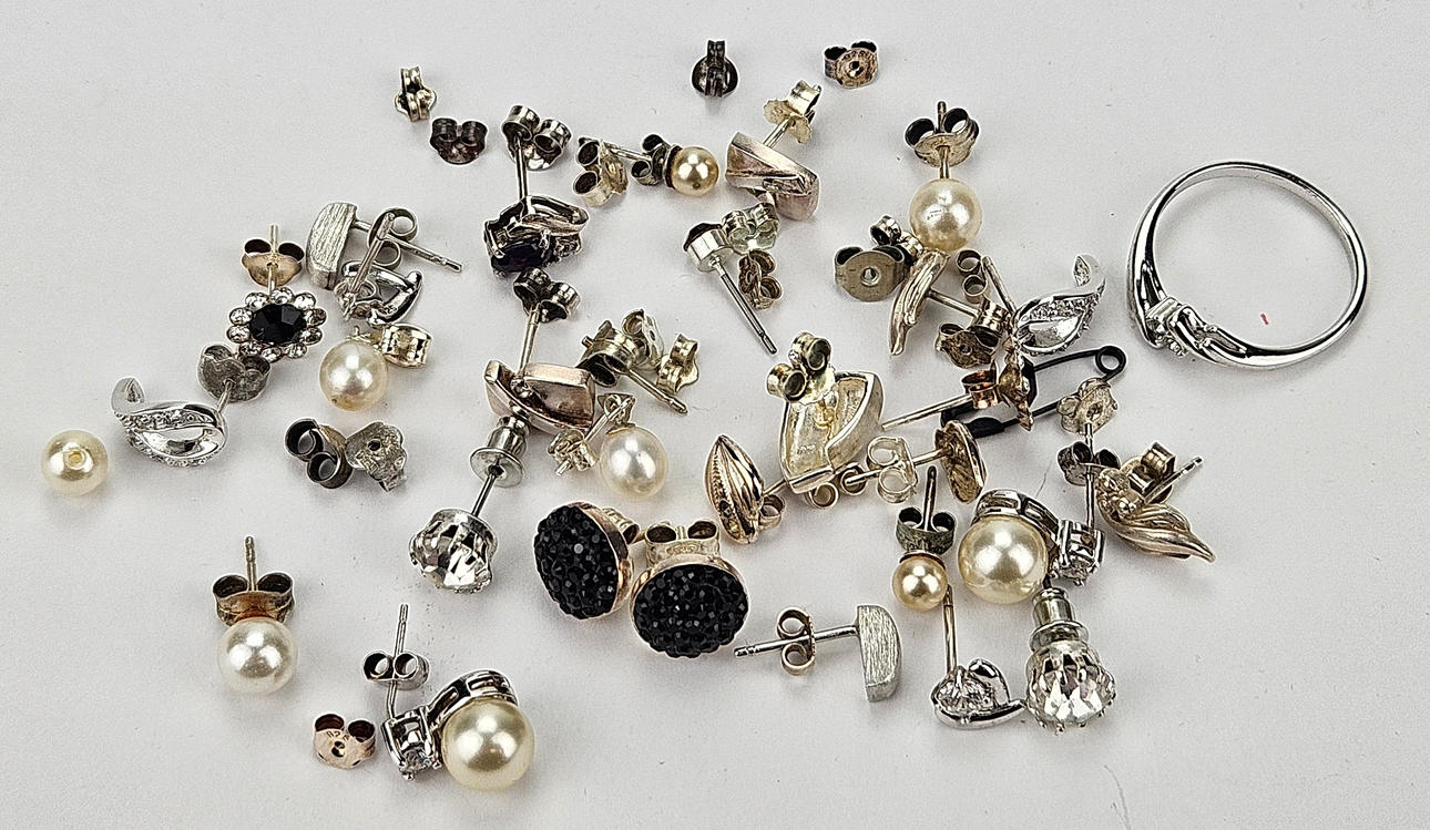 PARTY EARRINGS, silver, ring, possibly silver.