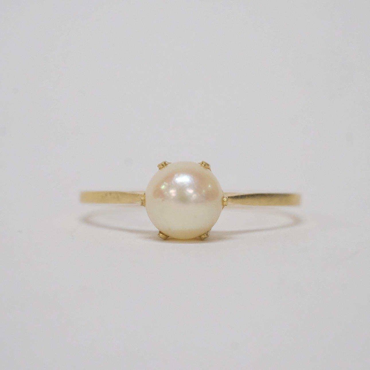 RING MED PÄRLA, 18K GULD.