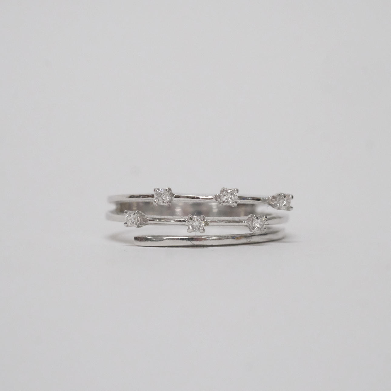 RING MED DIAMANTER, 14K VITGULD.