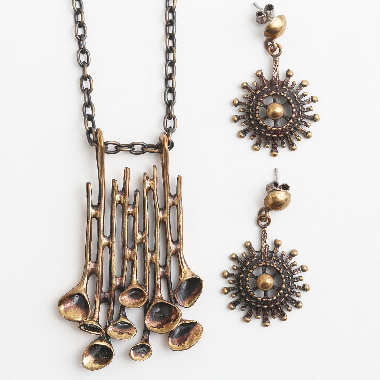 SMYCKEN, 3 delar, brons, Finland.