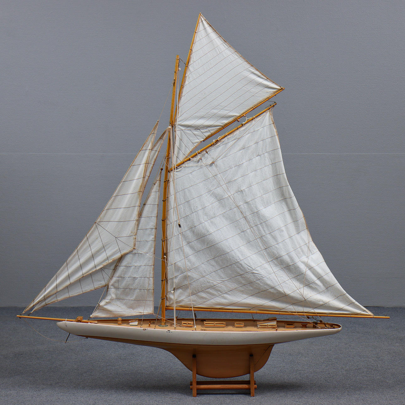 MODELLBÅT "SEGELBÅT" (117cm).
