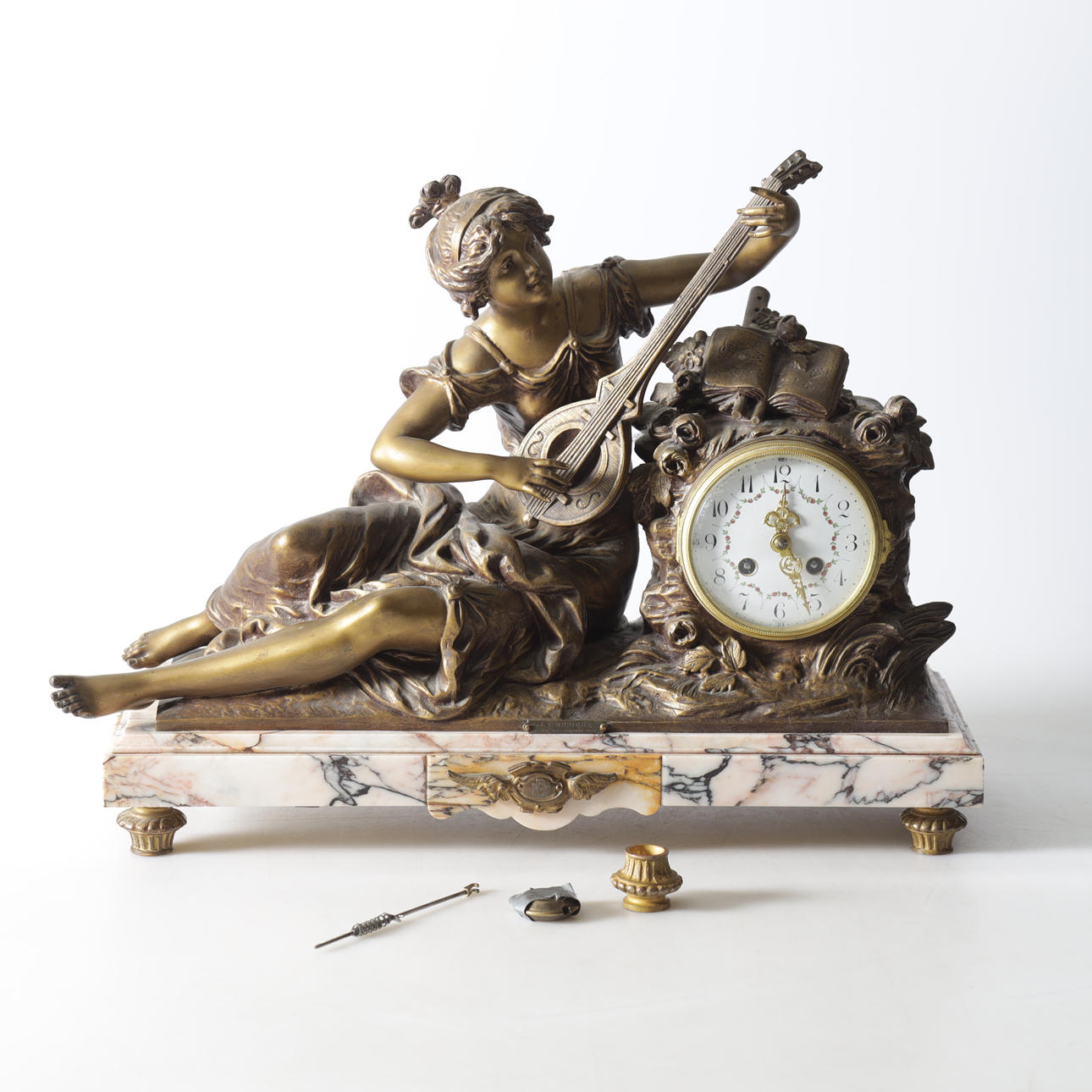 A French console clock, early 20th century.