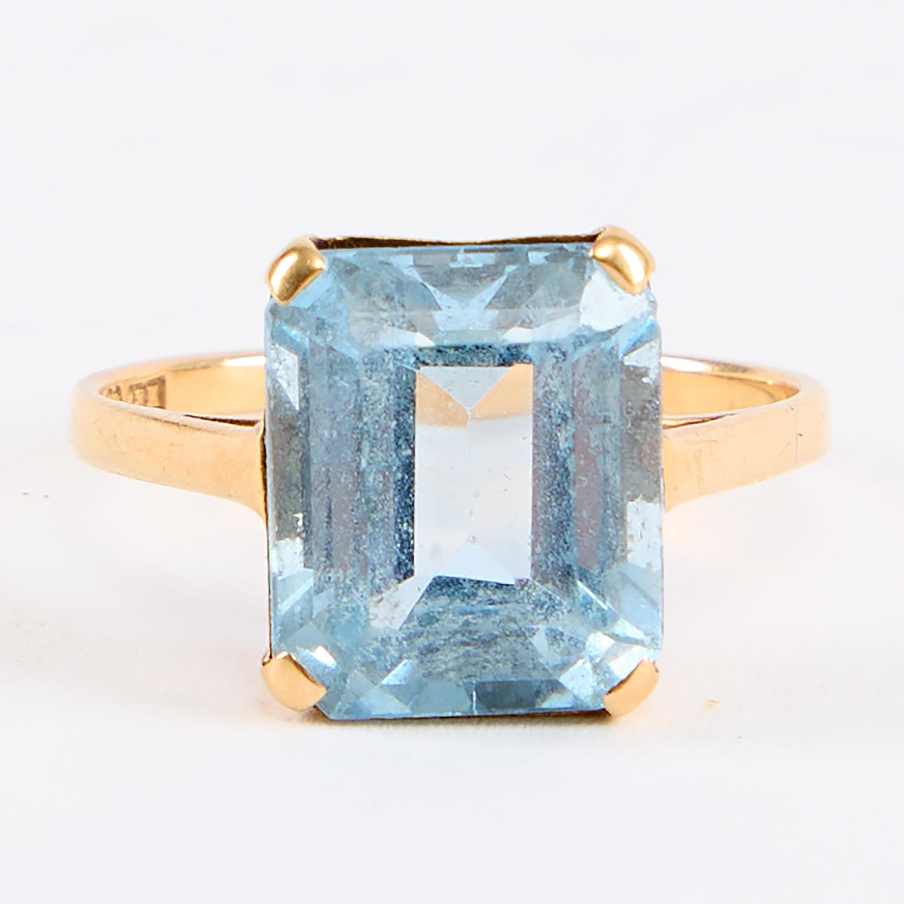 RING, guld 18K med syntetisk blå spinell.