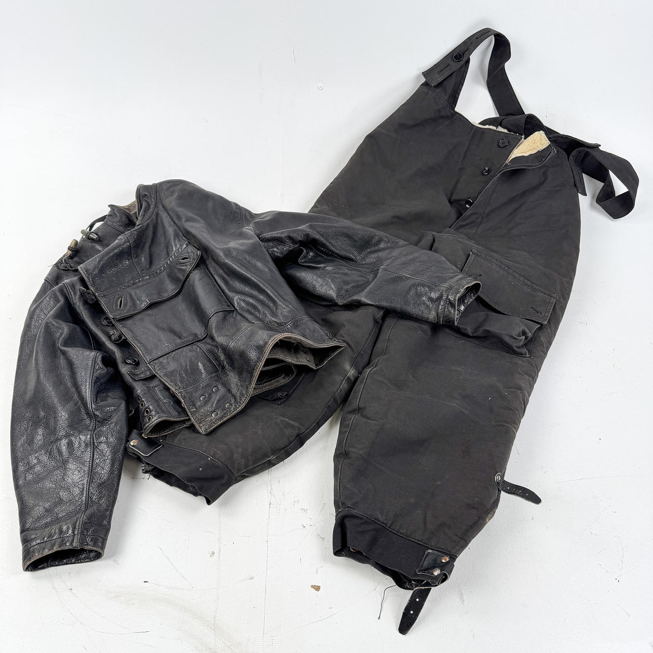 MOTORKLÄDER, 2 delar, 1930/40-tal.