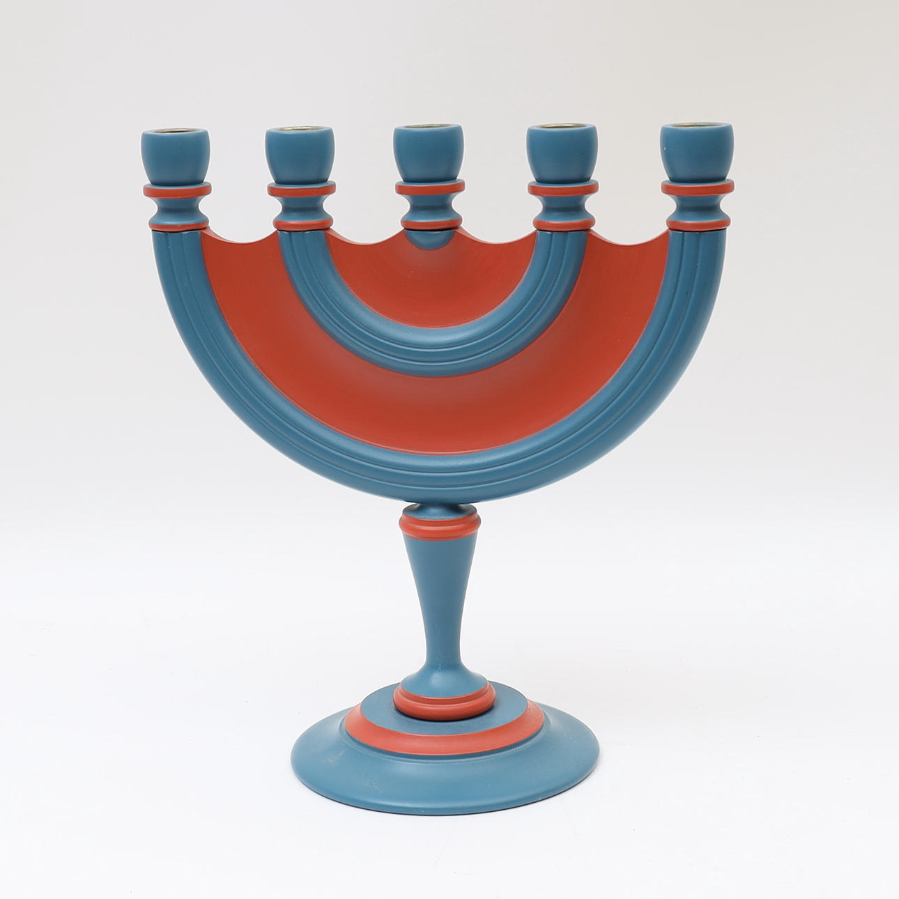 KANDELABER, Bemålat trä, 1900-talets andra hälft.