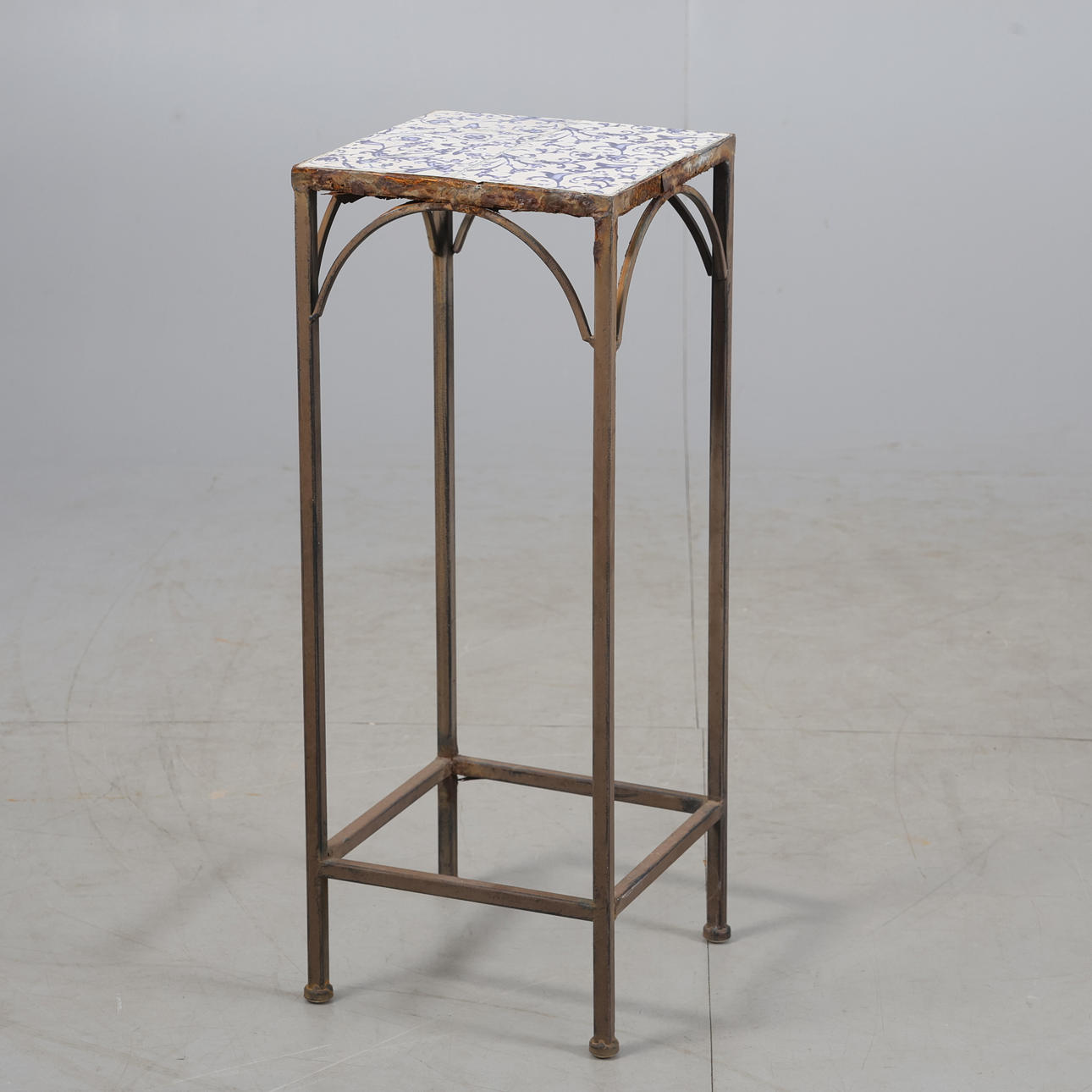 PIEDESTAL, kakel, metall, 1900-tal.