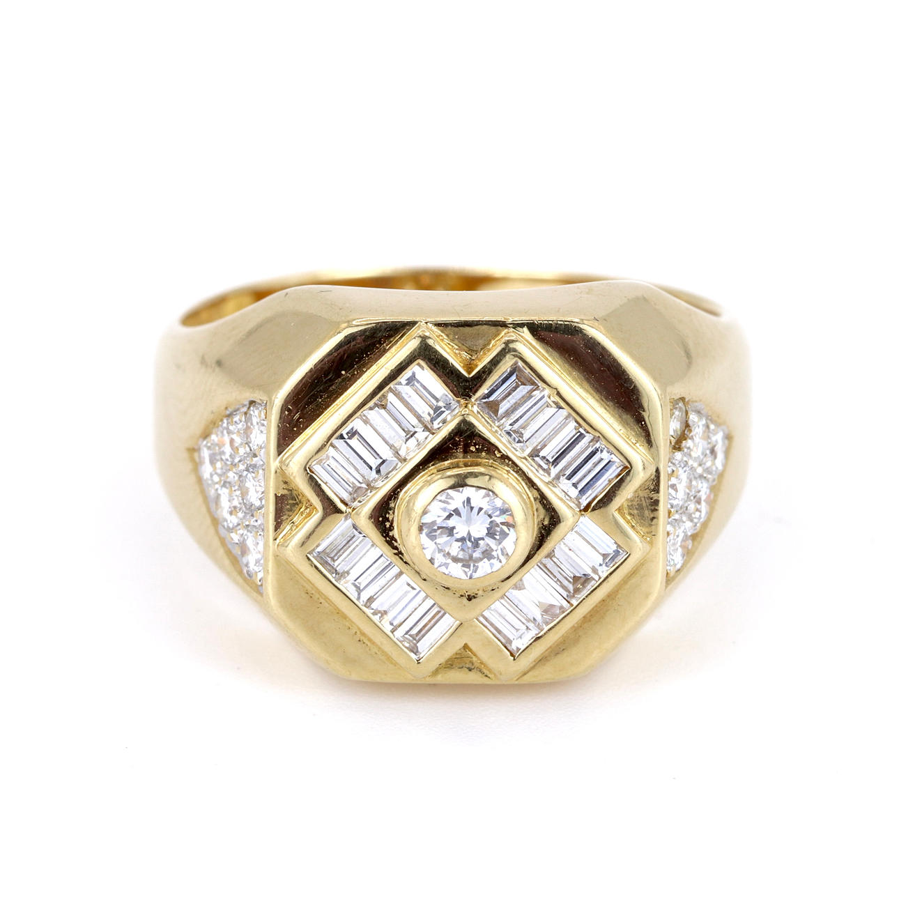 18CT YELLOW GOLD DIAMOND SET SIGNET RING.