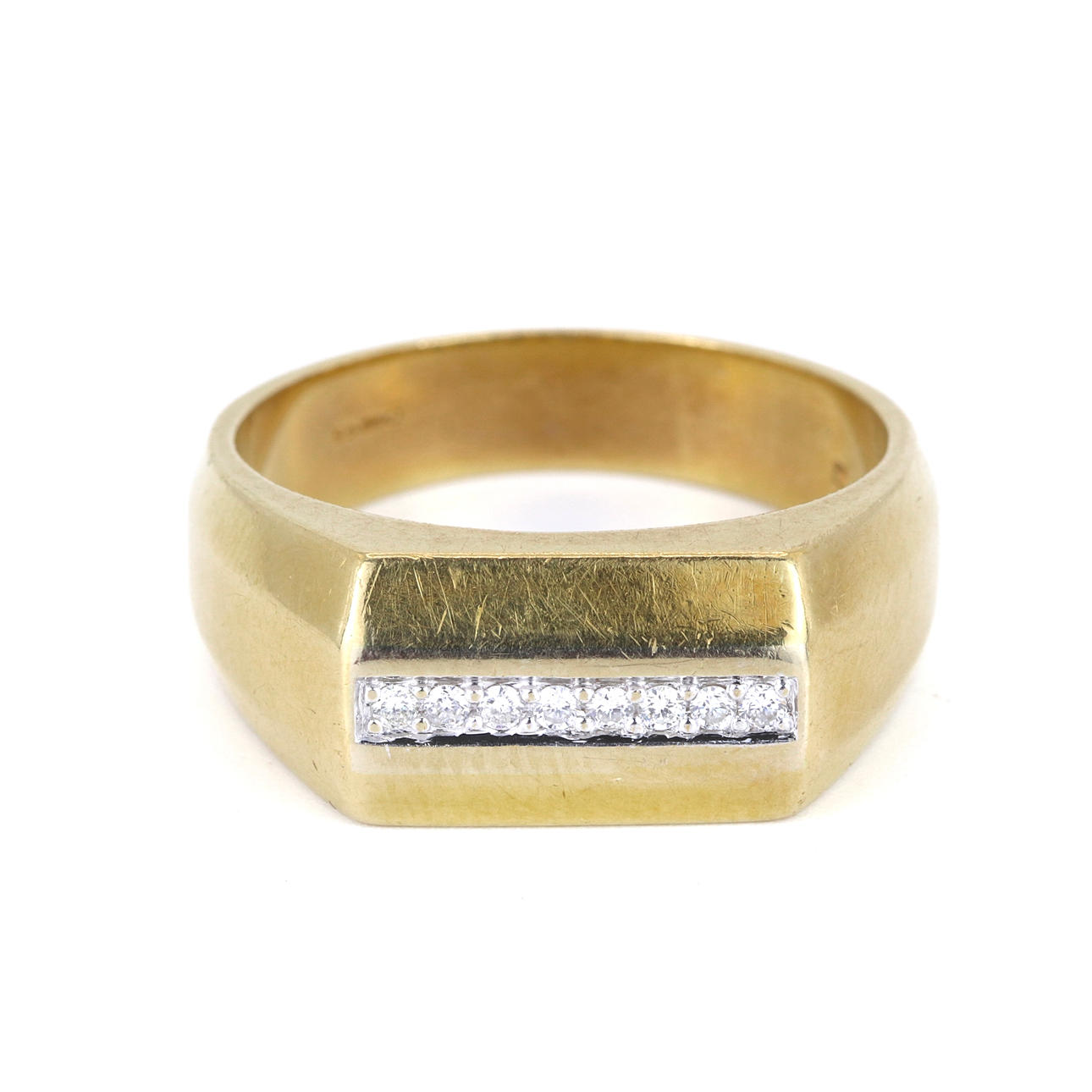 18CT YELLOW GOLD DIAMOND SET RING.