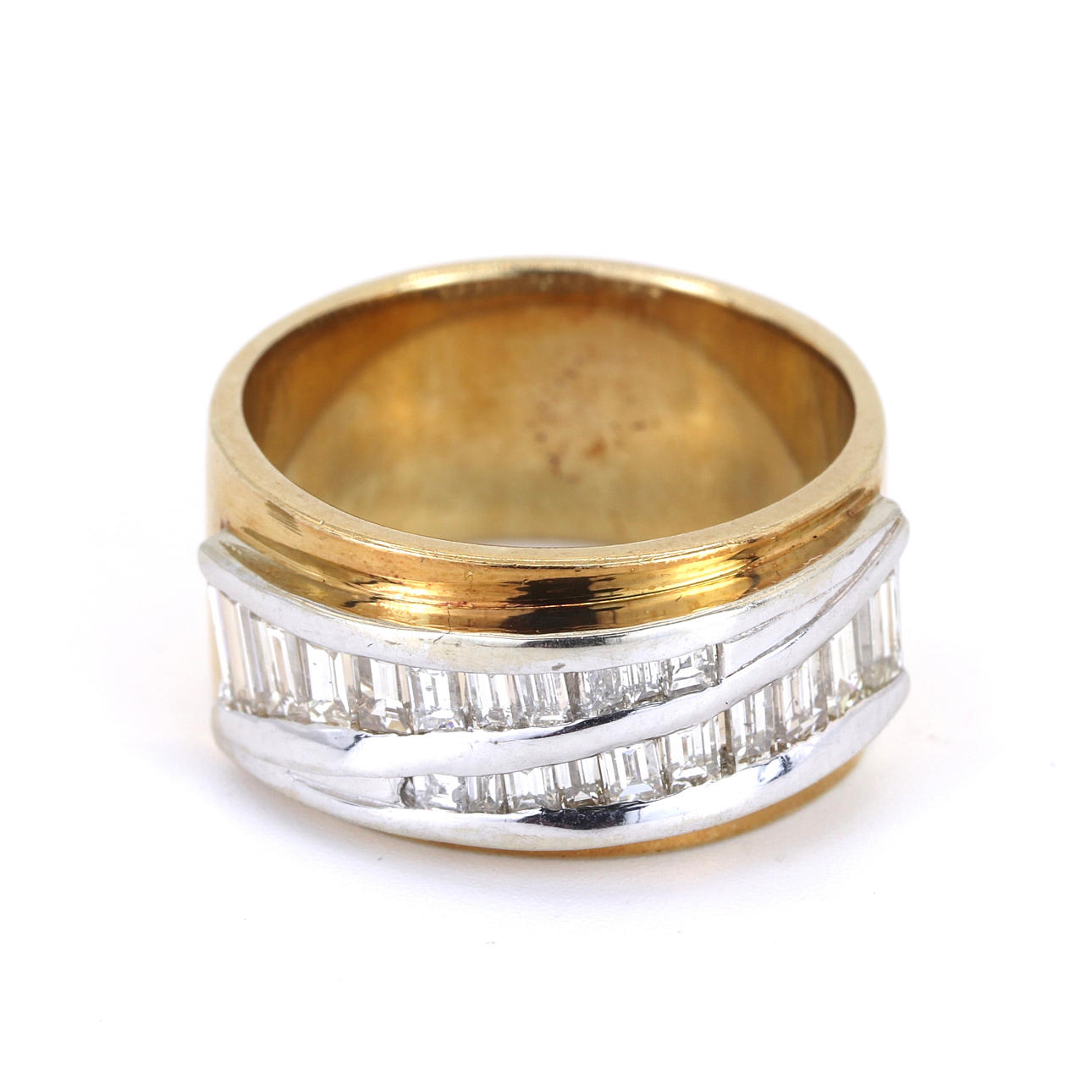 14CT GOLD DIAMOND SET RING.