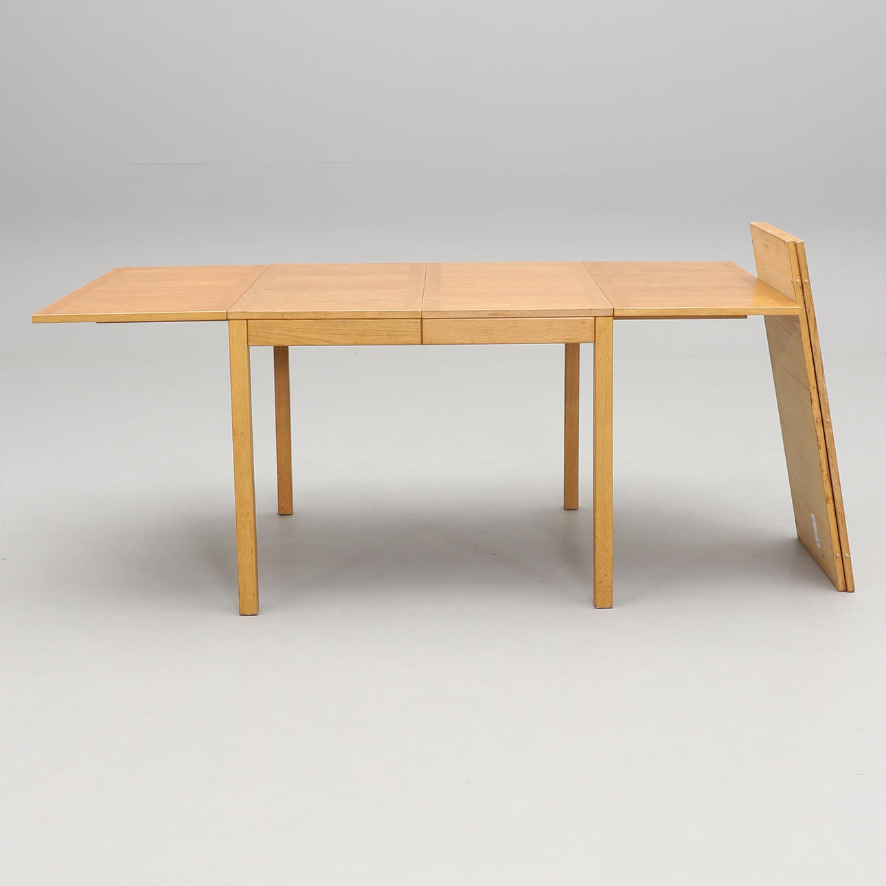 DROP-LEAF TABLE/DINING TABLE, Vejle Stole- og Møbelfabrik, Denmark.