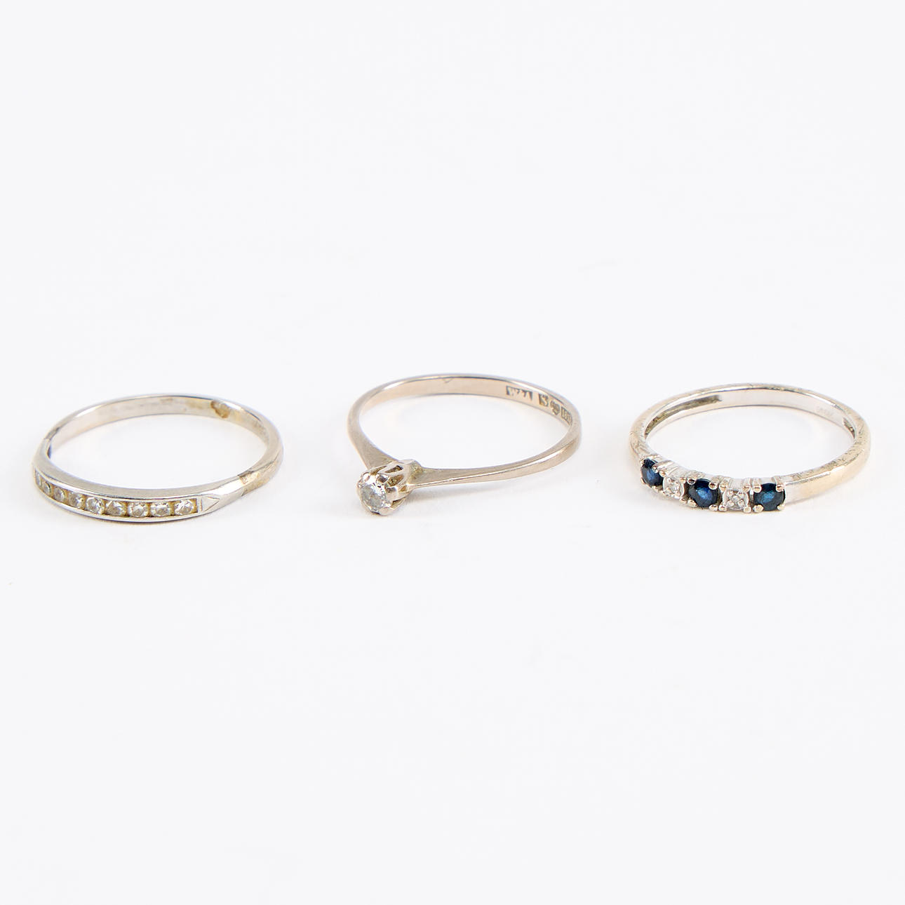 RINGAR, tre stycken, vitt guld och diamanter.