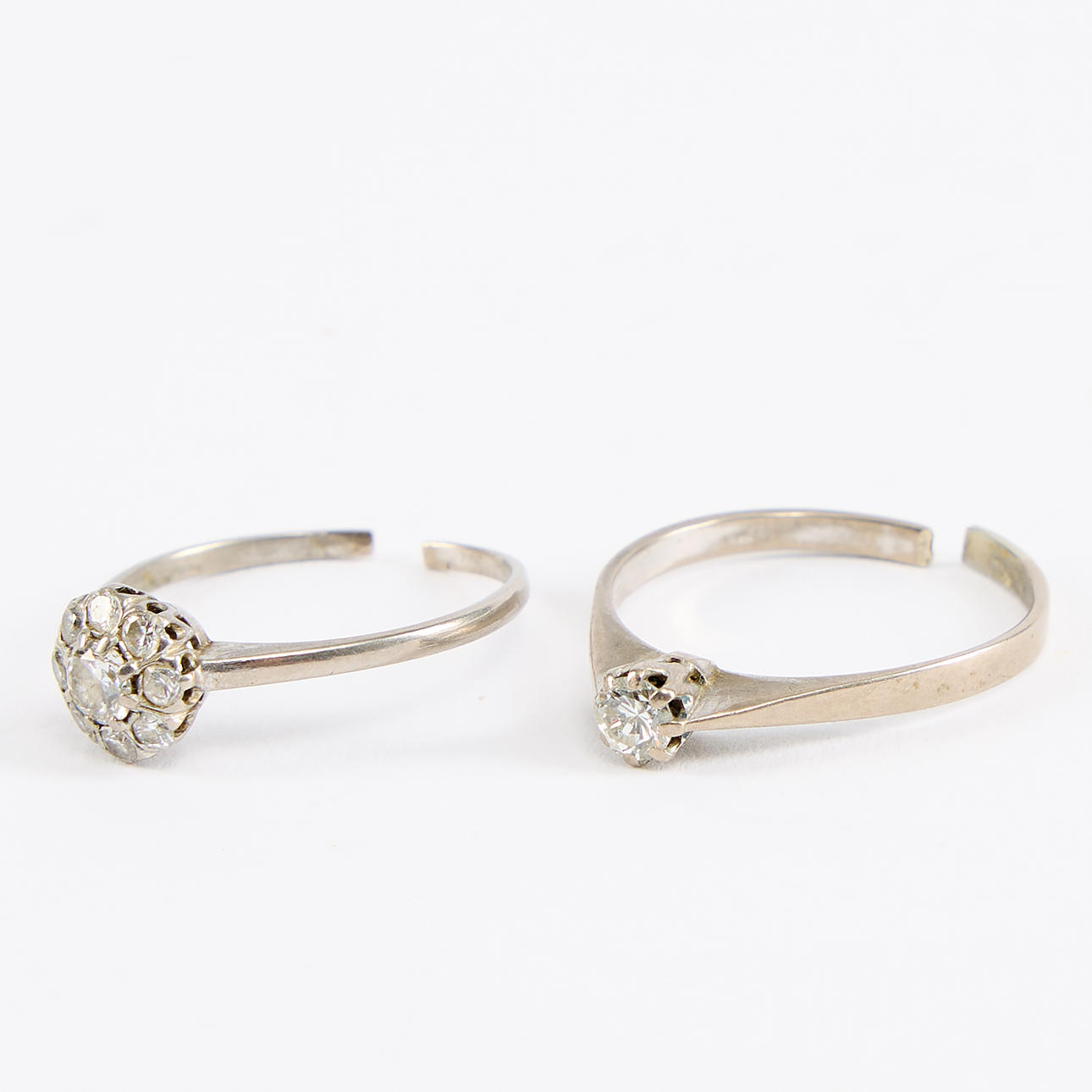 RINGAR, två stycken, vitt guld och diamanter.