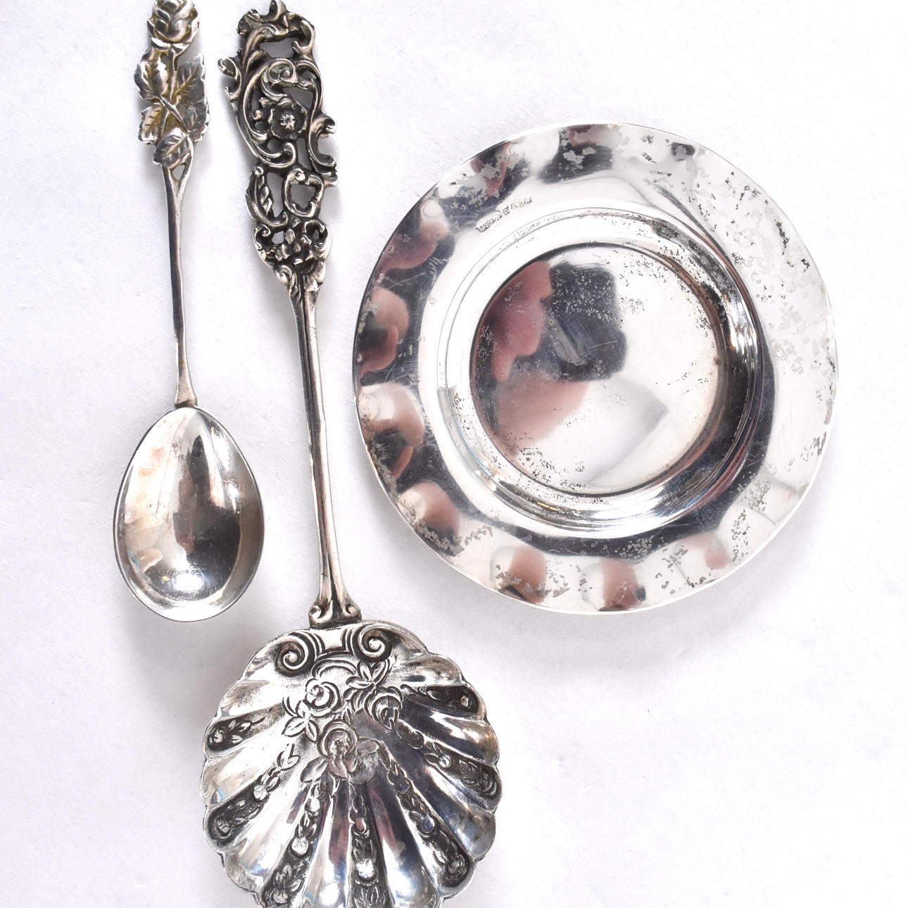 A set of three silver objects, 20th century.