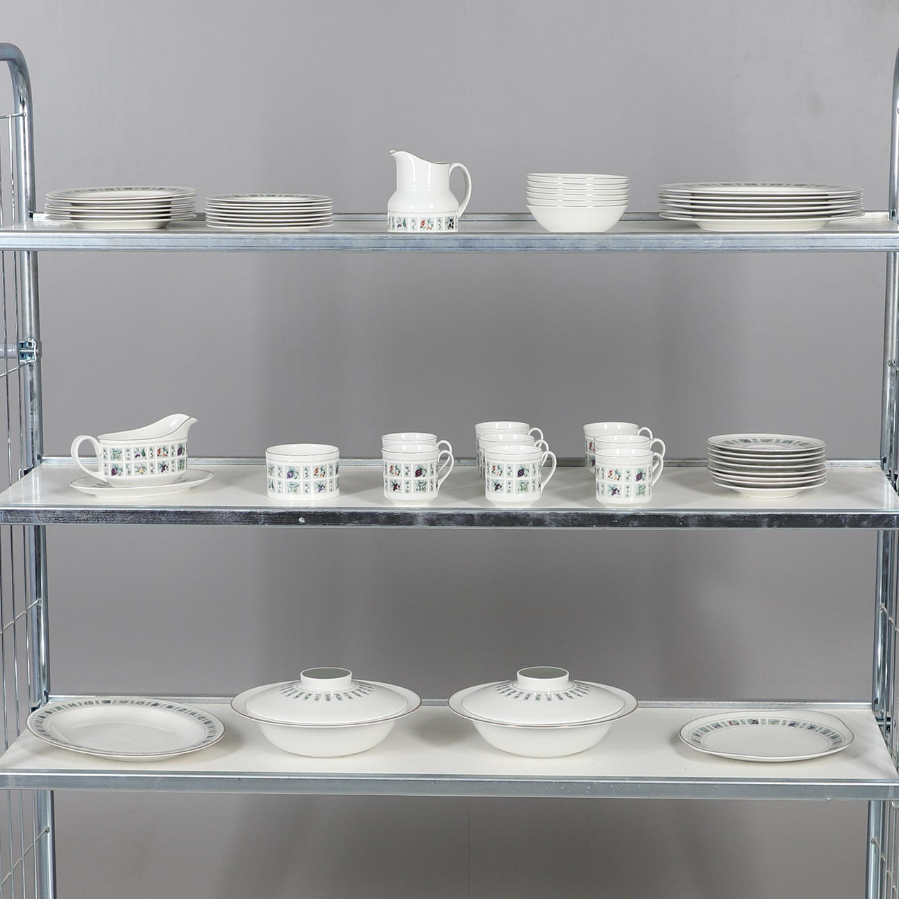 ROYAL DOULTON DINNER & TEA SERVICE - TAPESTRY.