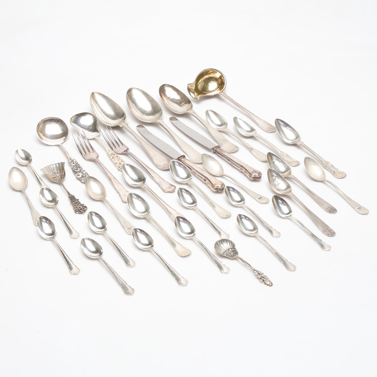 SILVERFÖREMÅL, vikt ca 685 g.