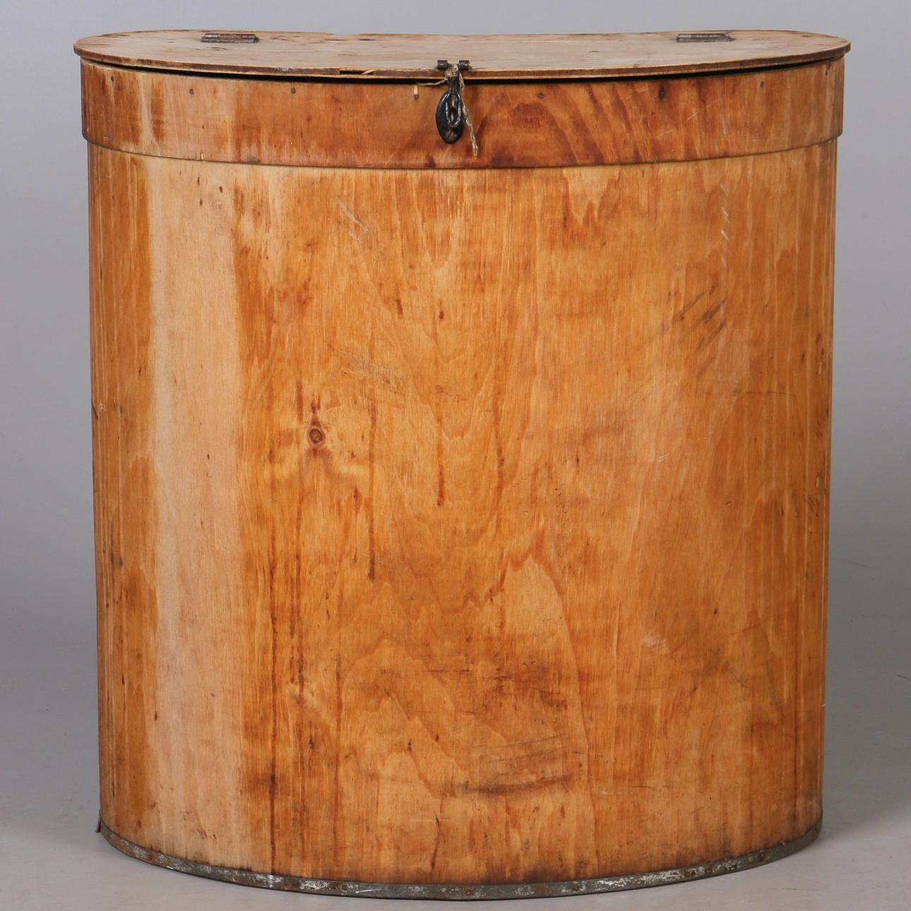 BÄRKONT, trä, 1900-talets första hälft.