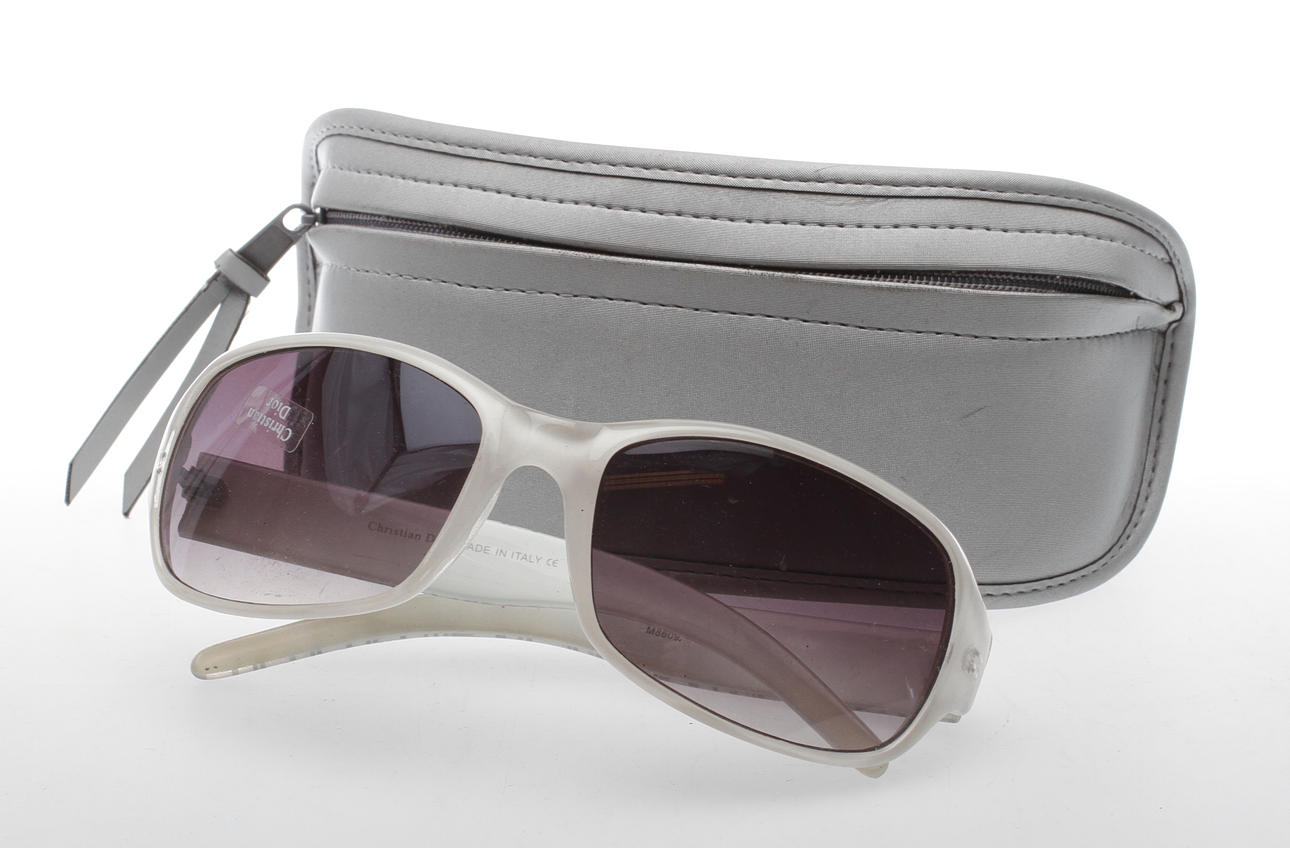 SOLGLASÖGON, Christian Dior.