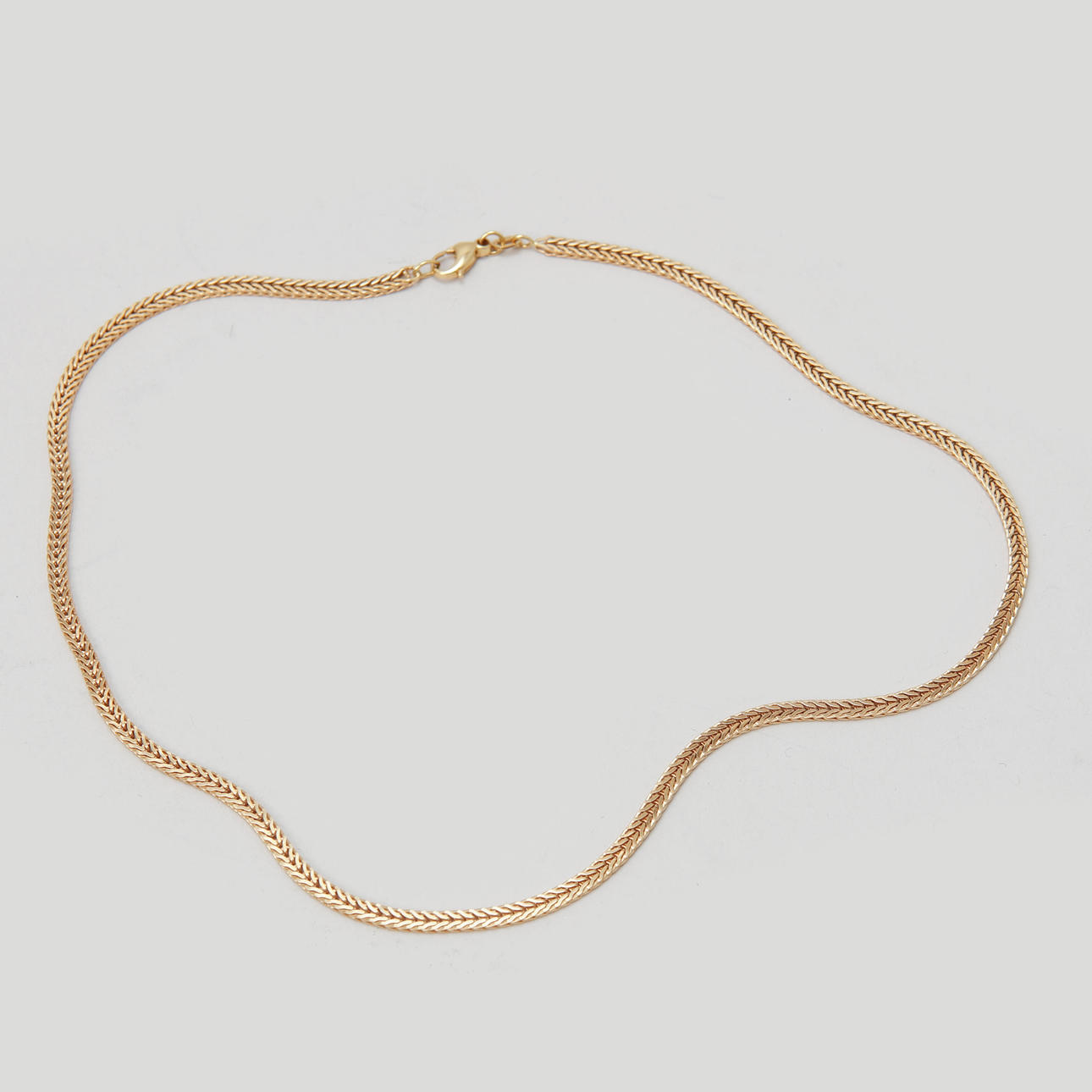 COLLIER, 18k guld. Vikt ca 12,2 g.