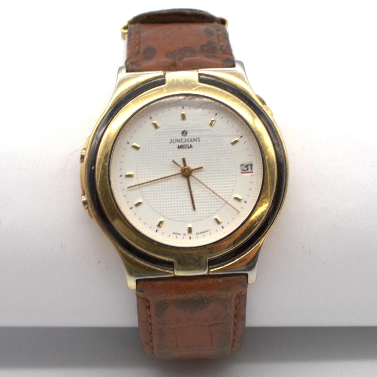 JUNGHANS. MEGA QUARTZ RADIO CLOCK 37 MM BY APPROX. 1990.